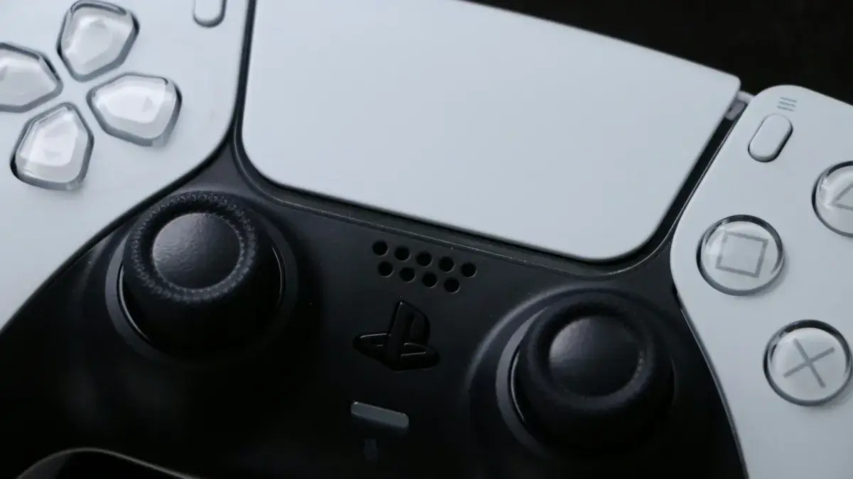 Controller PlayStation, simbol perangkat Sony yang dikaitkan dengan harga PS6